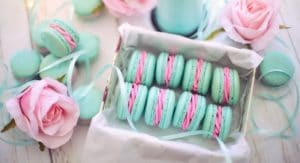 macaron gourmand pour une gender reveal party