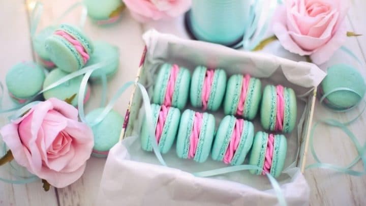 macaron gourmand pour une gender reveal party