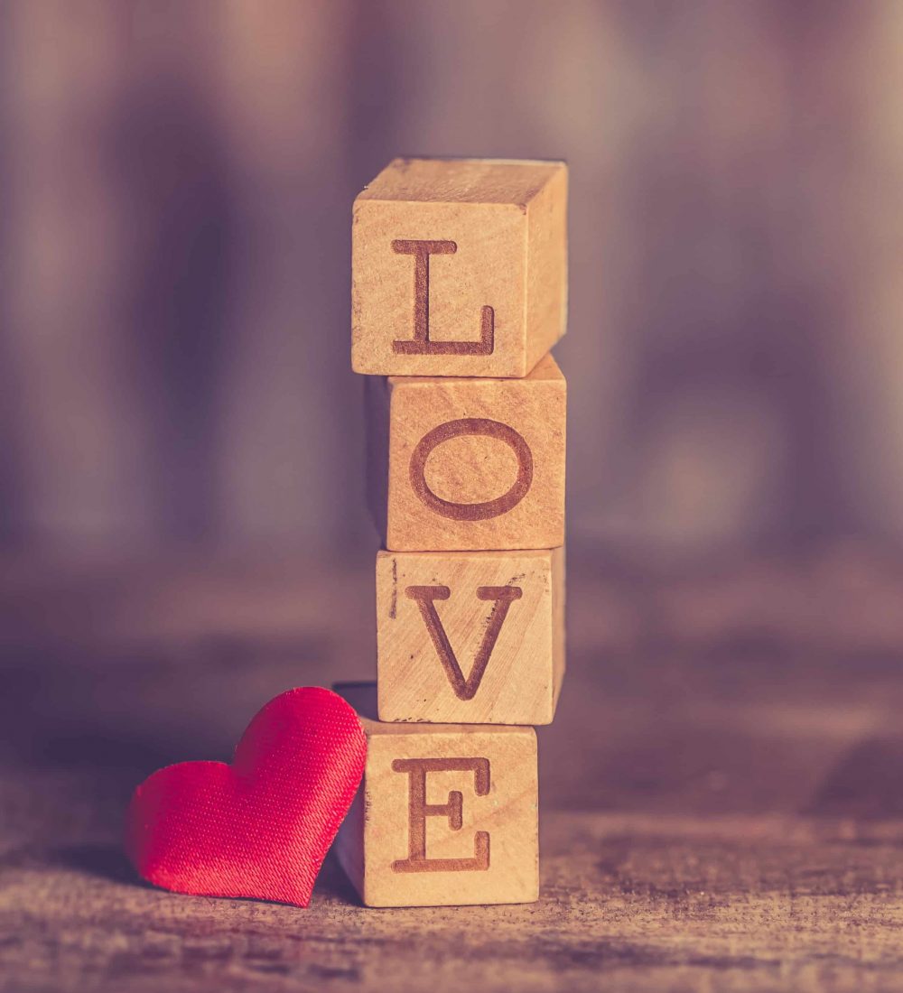 cube-en-bois-inscription-love cube en bois love